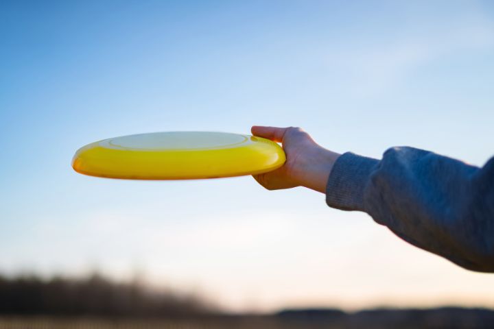 Person throwing a frisbee