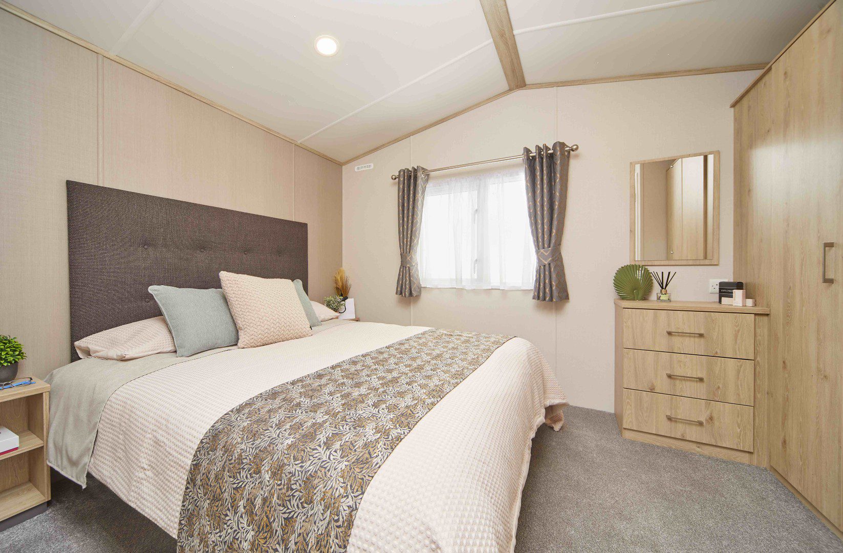 Brand New Carnaby Bayview 28x12ft | Double Glazed, Central Heating - Image 6