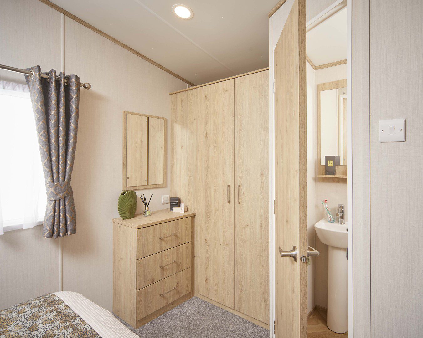Brand New Carnaby Bayview 28x12ft | Double Glazed, Central Heating - Image 7