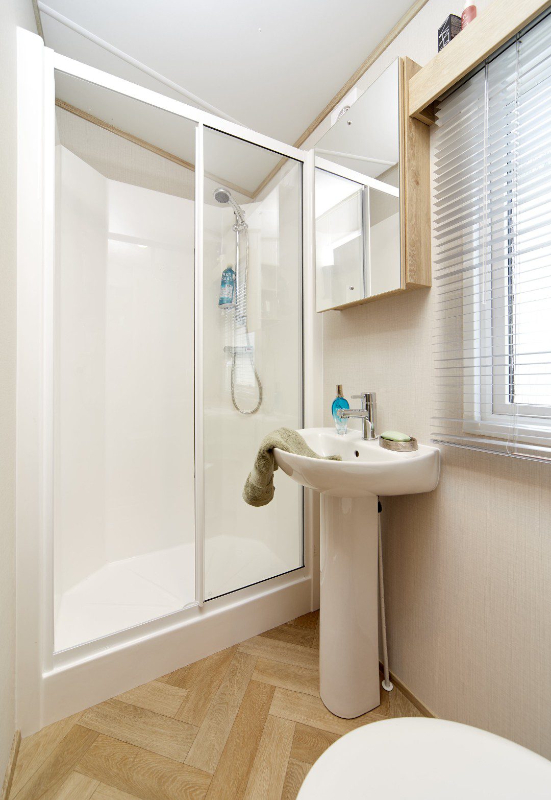 Brand New Carnaby Bayview 28x12ft | Double Glazed, Central Heating - Image 9