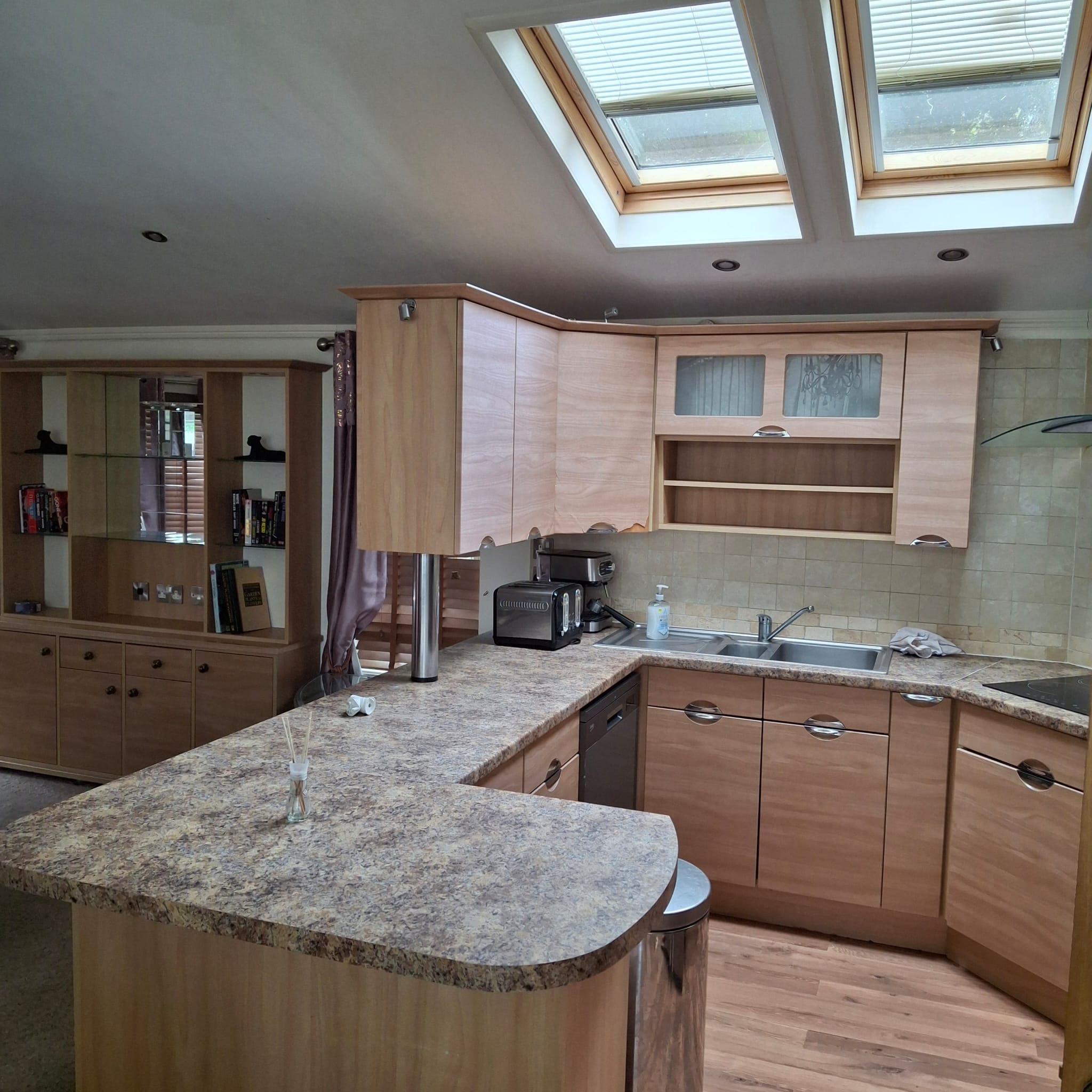 Willerby New England 42x20ft 2 Bed | Double Glazed & Central Heated - Image 2