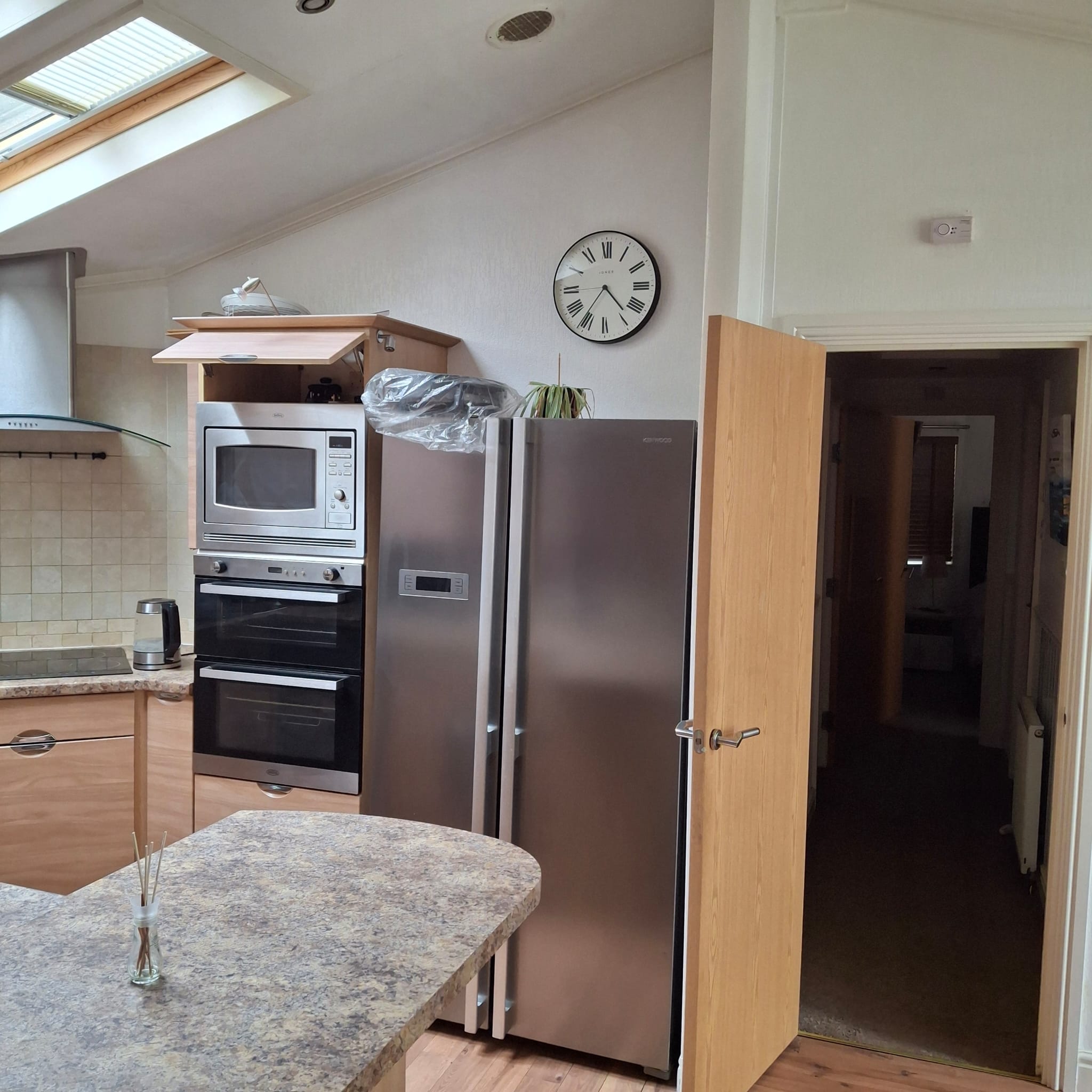 Willerby New England 42x20ft 2 Bed | Double Glazed & Central Heated - Image 3
