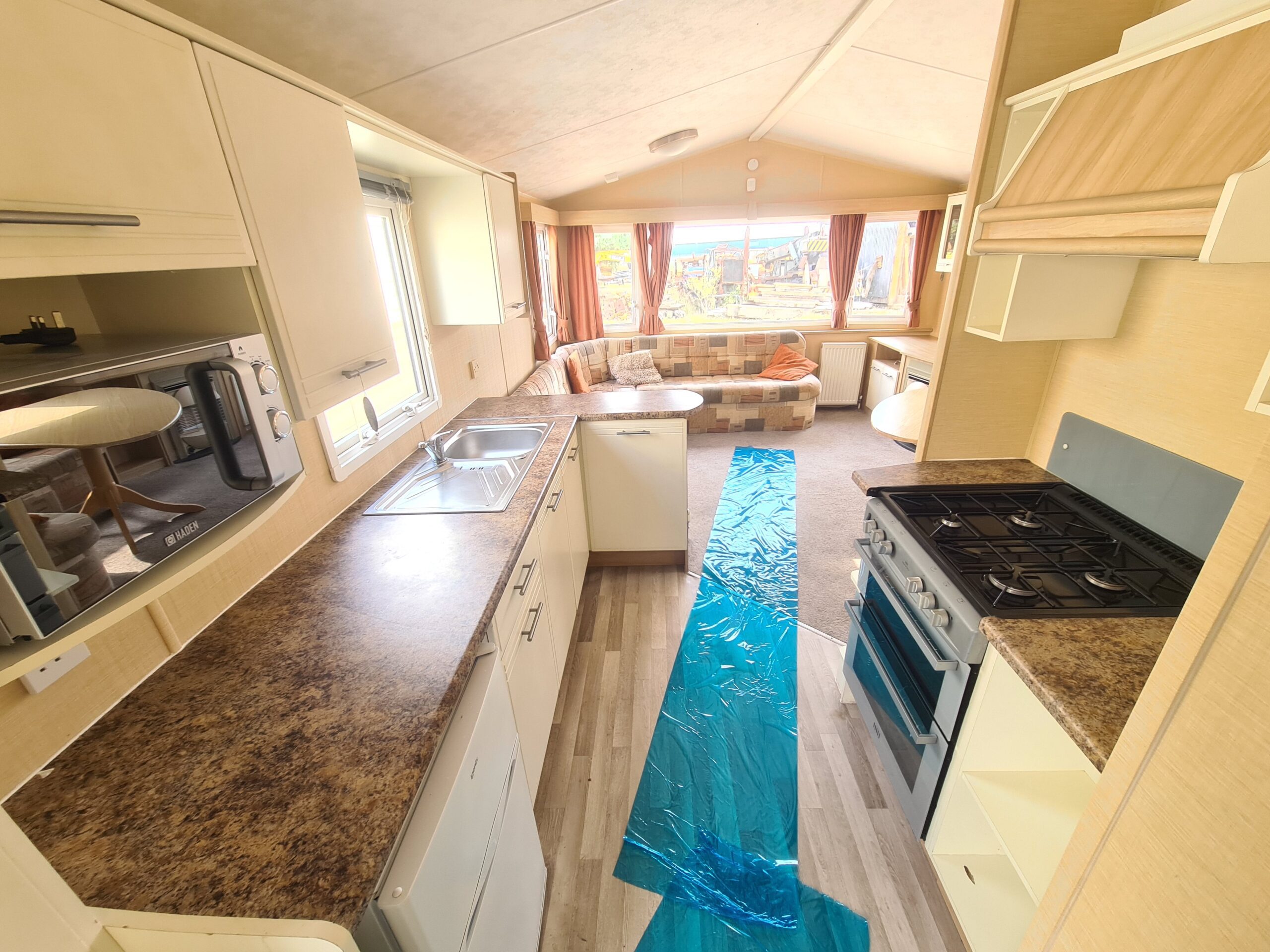 Willerby Rio Gold 36x12ft - Double glazed & central heated - 2 Bed w/ensuite - Image 2