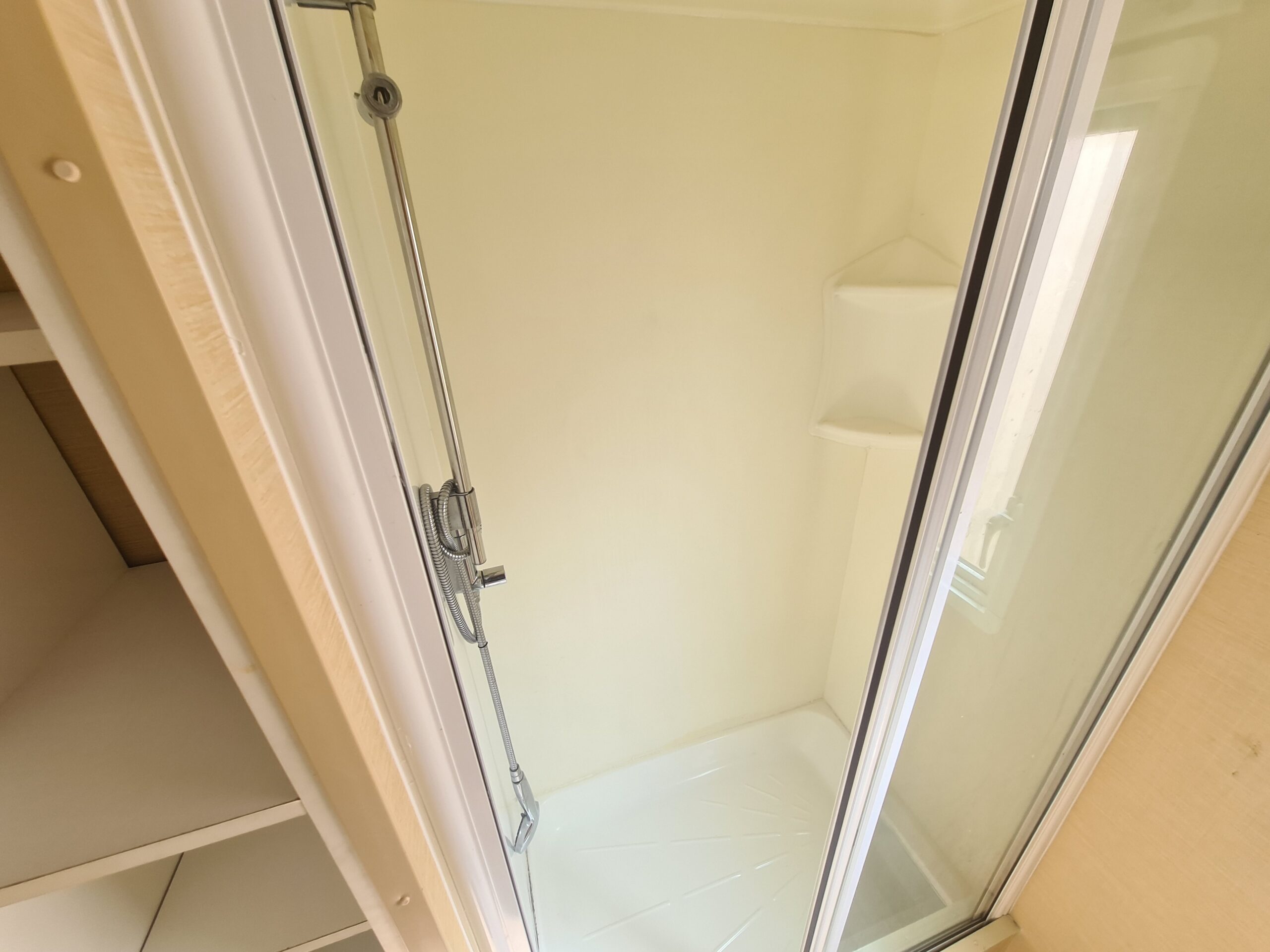 Willerby Rio Gold 36x12ft - Double glazed & central heated - 2 Bed w/ensuite - Image 6