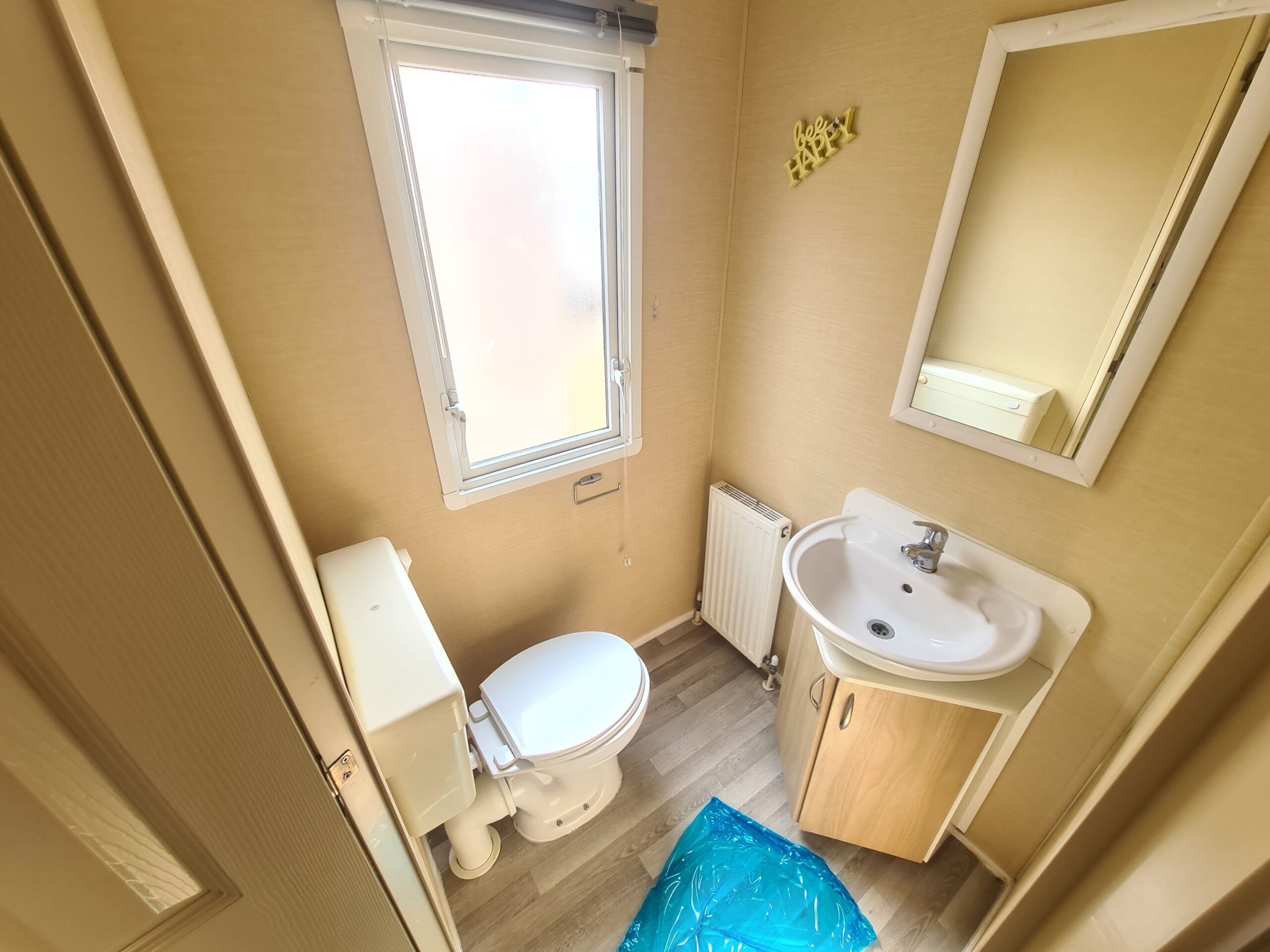 Willerby Rio Gold 36x12ft - Double glazed & central heated - 2 Bed w/ensuite - Image 8