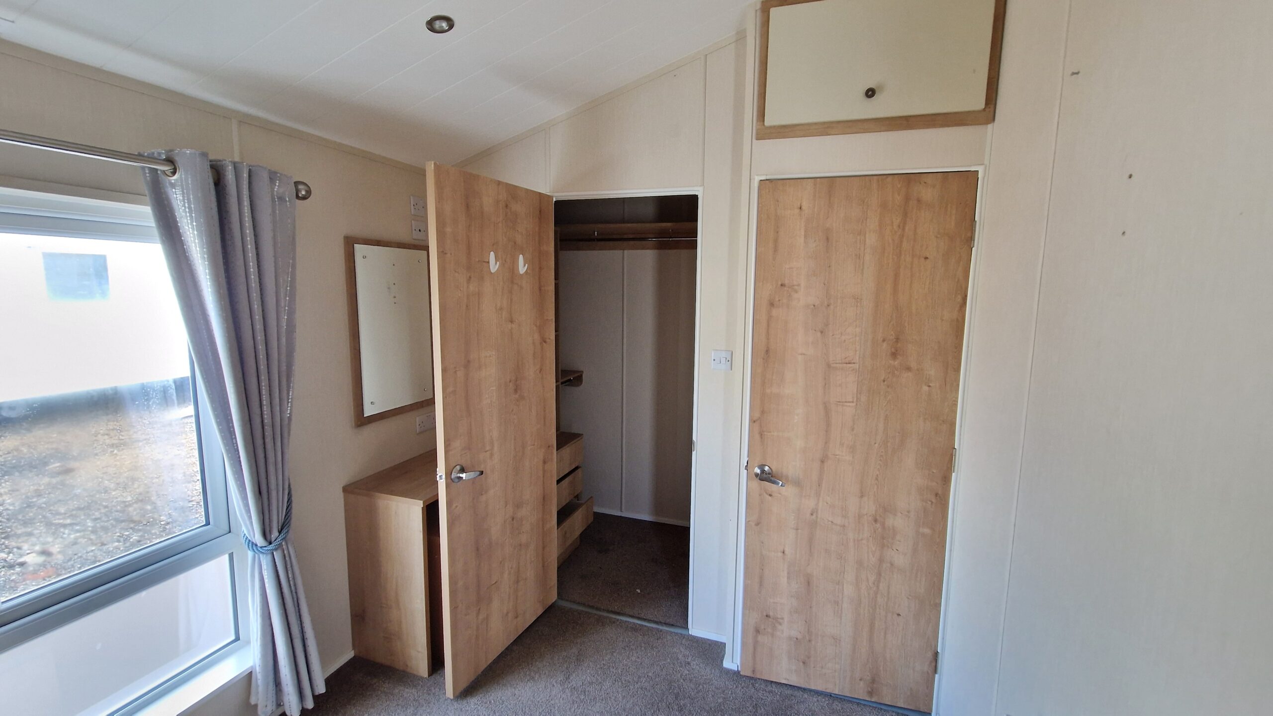 Willerby New England 42x20ft 2 Bed | Double Glazed & Central Heated - Image 4