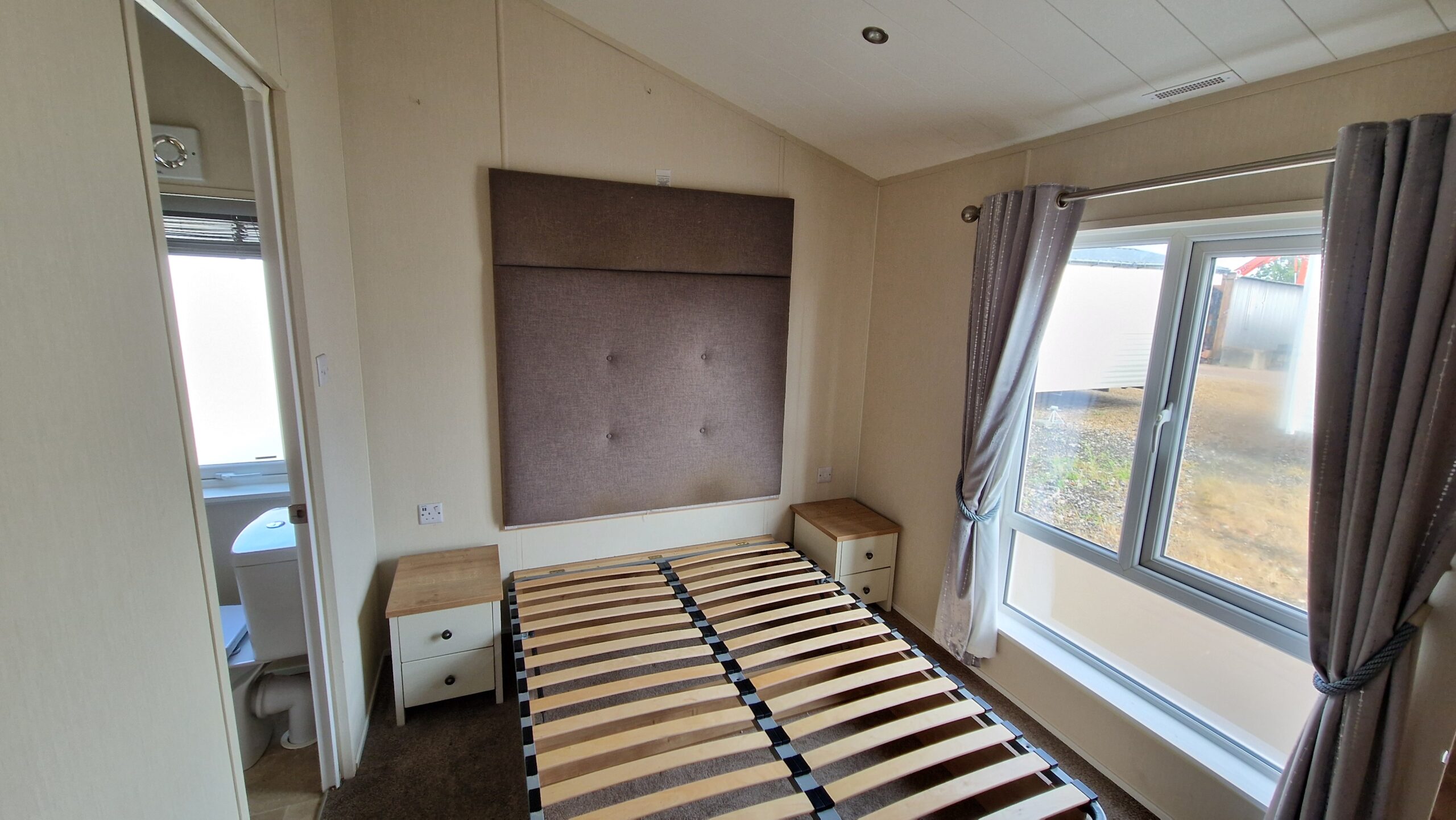Willerby New England 42x20ft 2 Bed | Double Glazed & Central Heated - Image 5