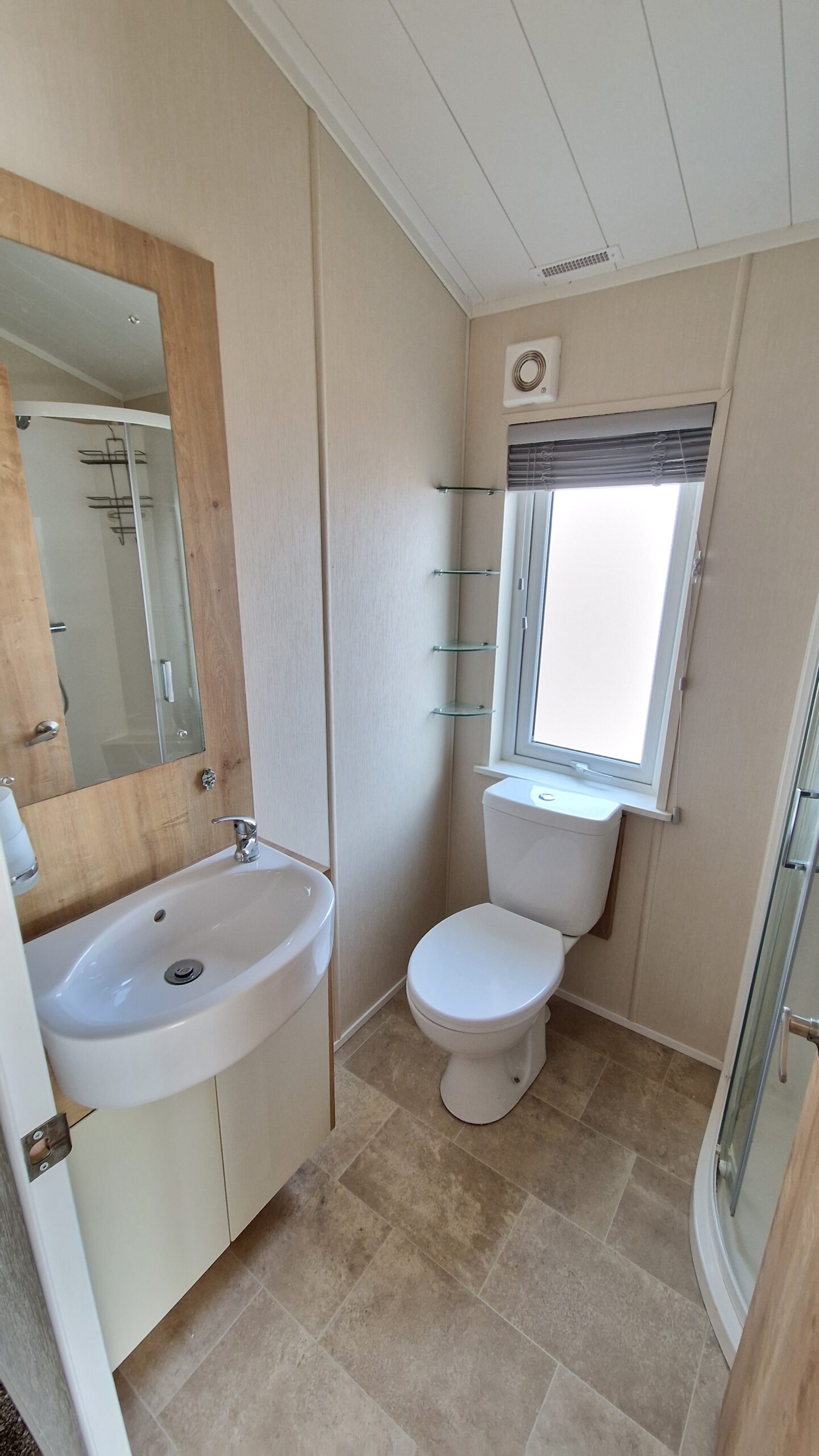 Willerby New England 42x20ft 2 Bed | Double Glazed & Central Heated - Image 9