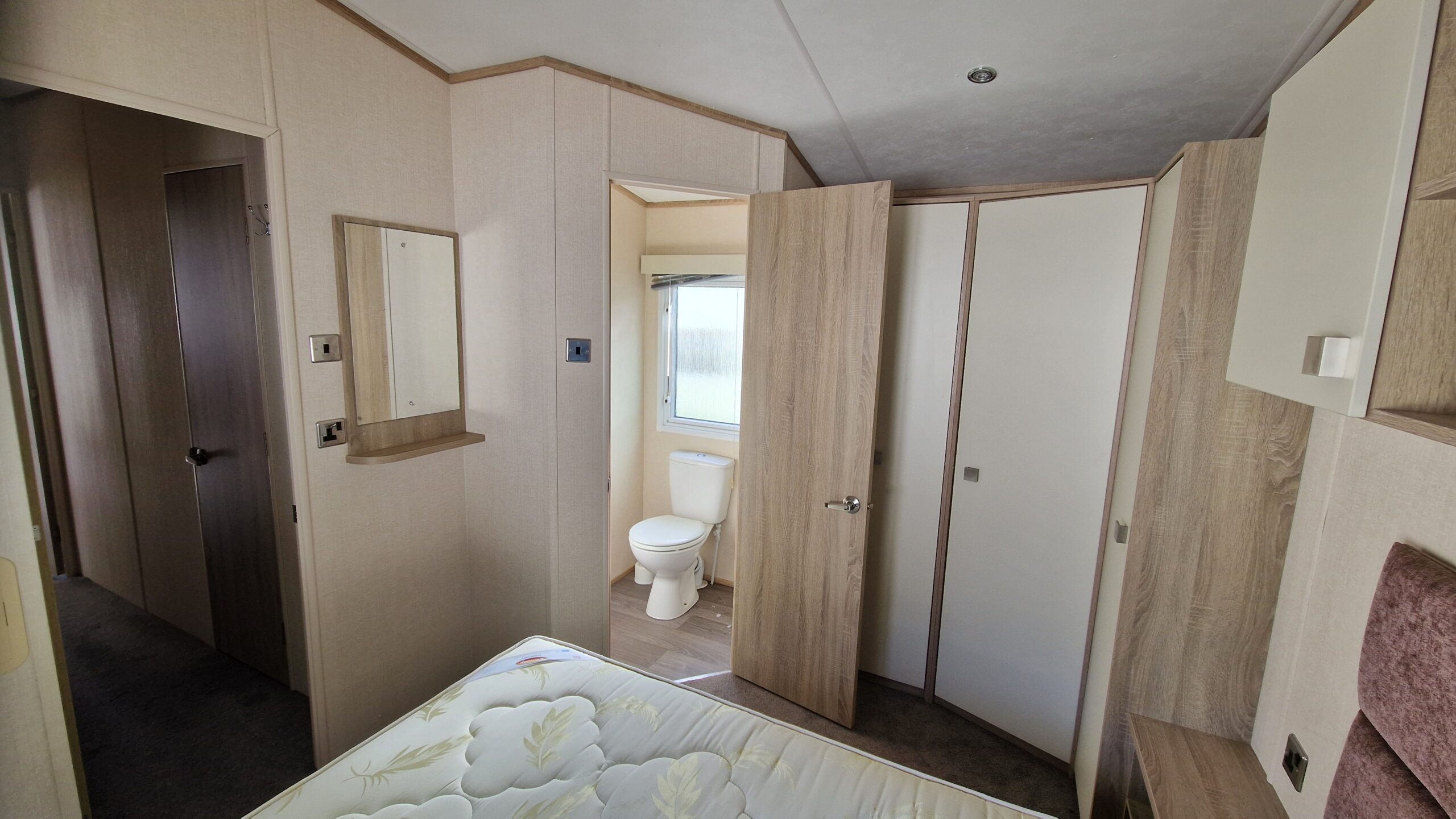 Carnaby Oakdale 37x12ft 2 Bed Double-Glazed Central Heated Static Caravan - Image 9