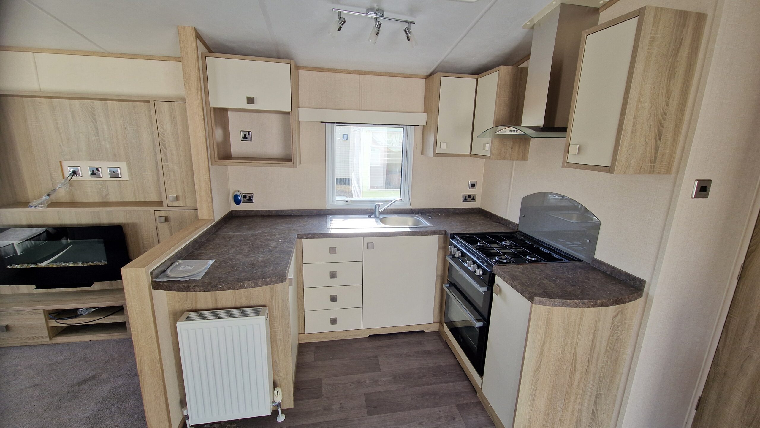 Carnaby Oakdale 37x12ft 2 Bed Double-Glazed Central Heated Static Caravan - Image 4