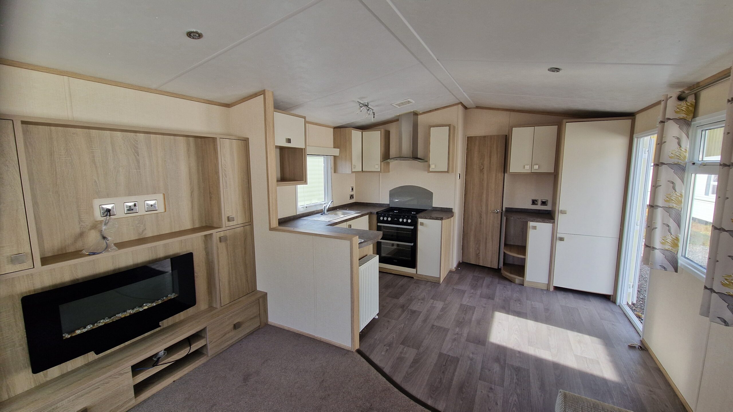 Carnaby Oakdale 37x12ft 2 Bed Double-Glazed Central Heated Static Caravan - Image 3