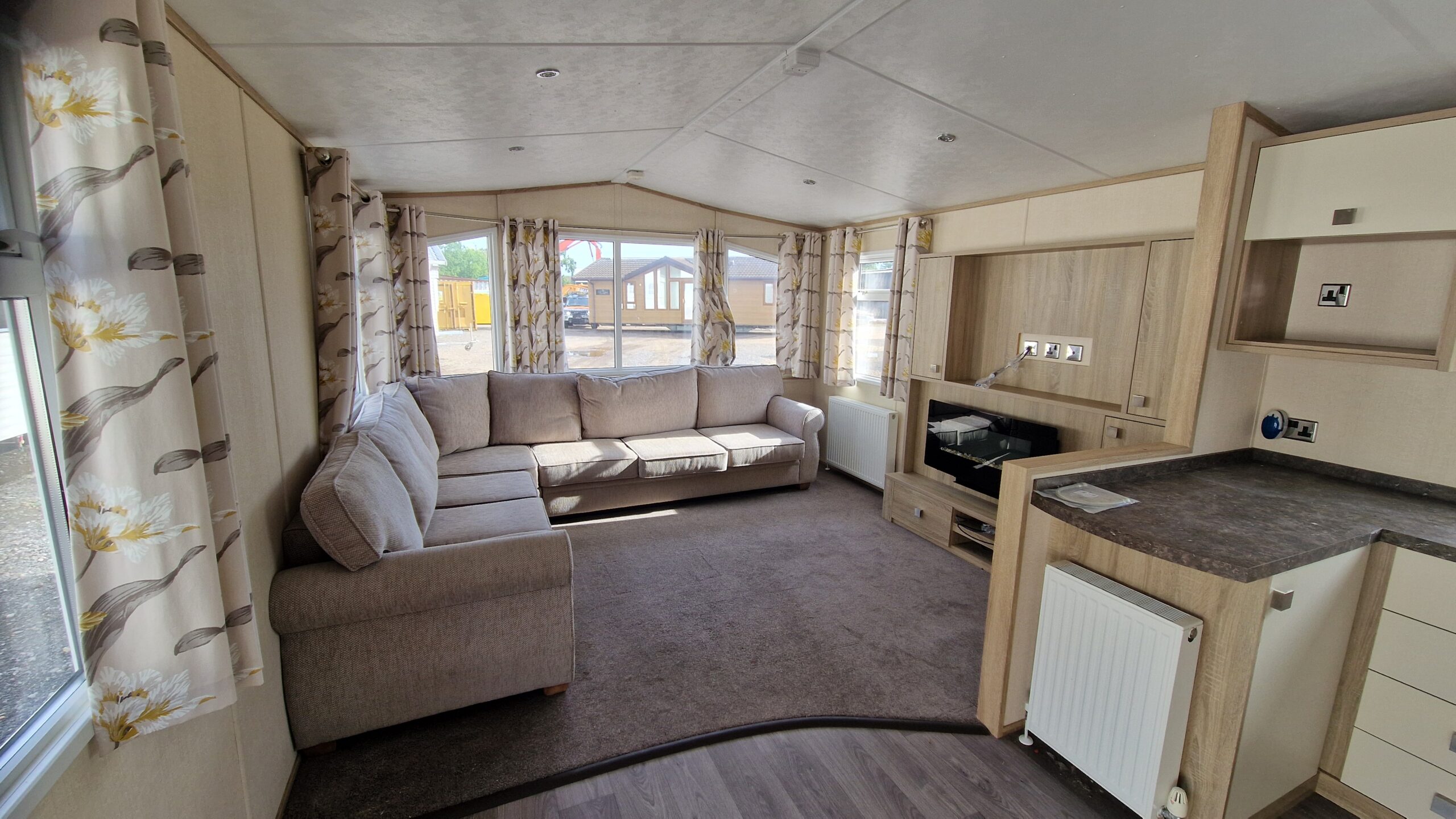 Carnaby Oakdale 37x12ft 2 Bed Double-Glazed Central Heated Static Caravan - Image 5