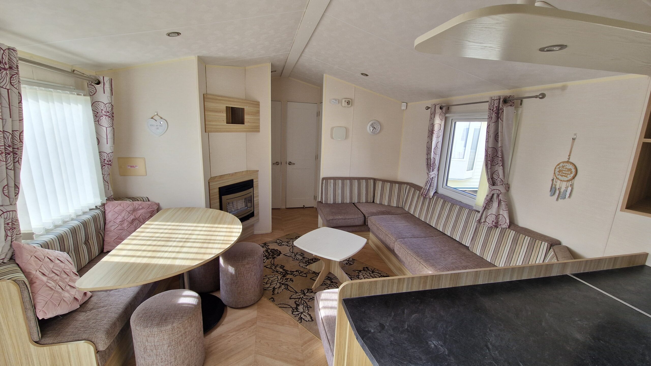 Willerby Villa Centre Lounge - 36x12ft 3 Bed | Static Caravan - Double Glazed - Image 2