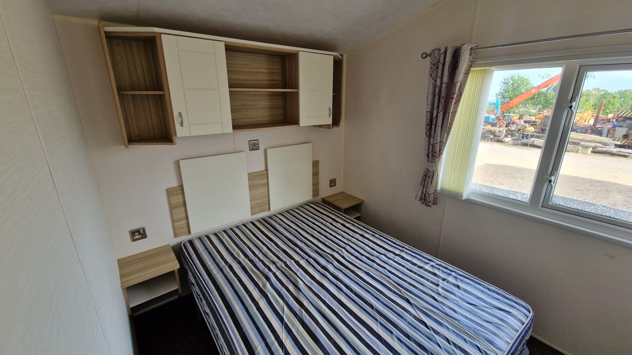 Willerby Villa Centre Lounge - 36x12ft 3 Bed | Static Caravan - Double Glazed - Image 5