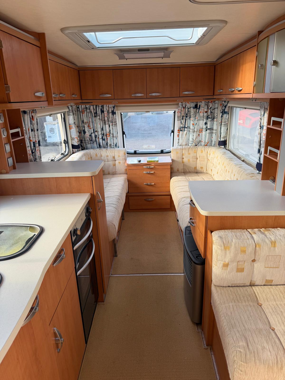 Knaus Starclass 21x6 Touring Caravan | 1 Bedroom - Image 7