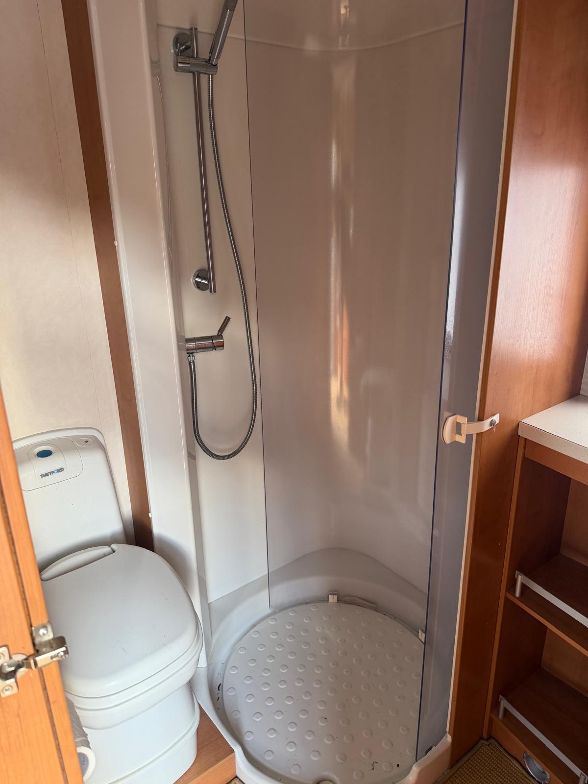 Knaus Starclass 21x6 Touring Caravan | 1 Bedroom - Image 8