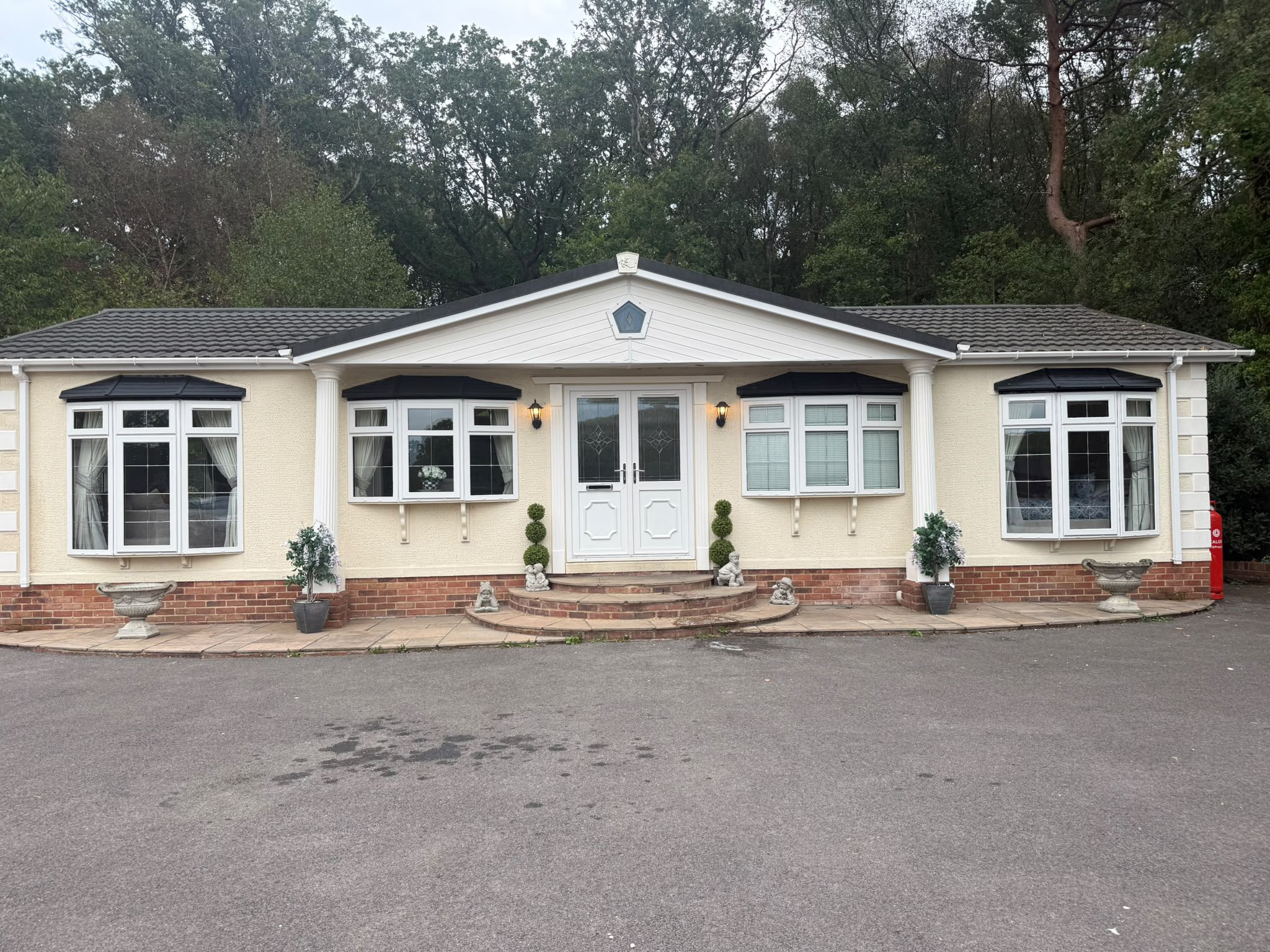 Stately Topaz 50x22ft 2 Bed | Residential Park Home - Image 2
